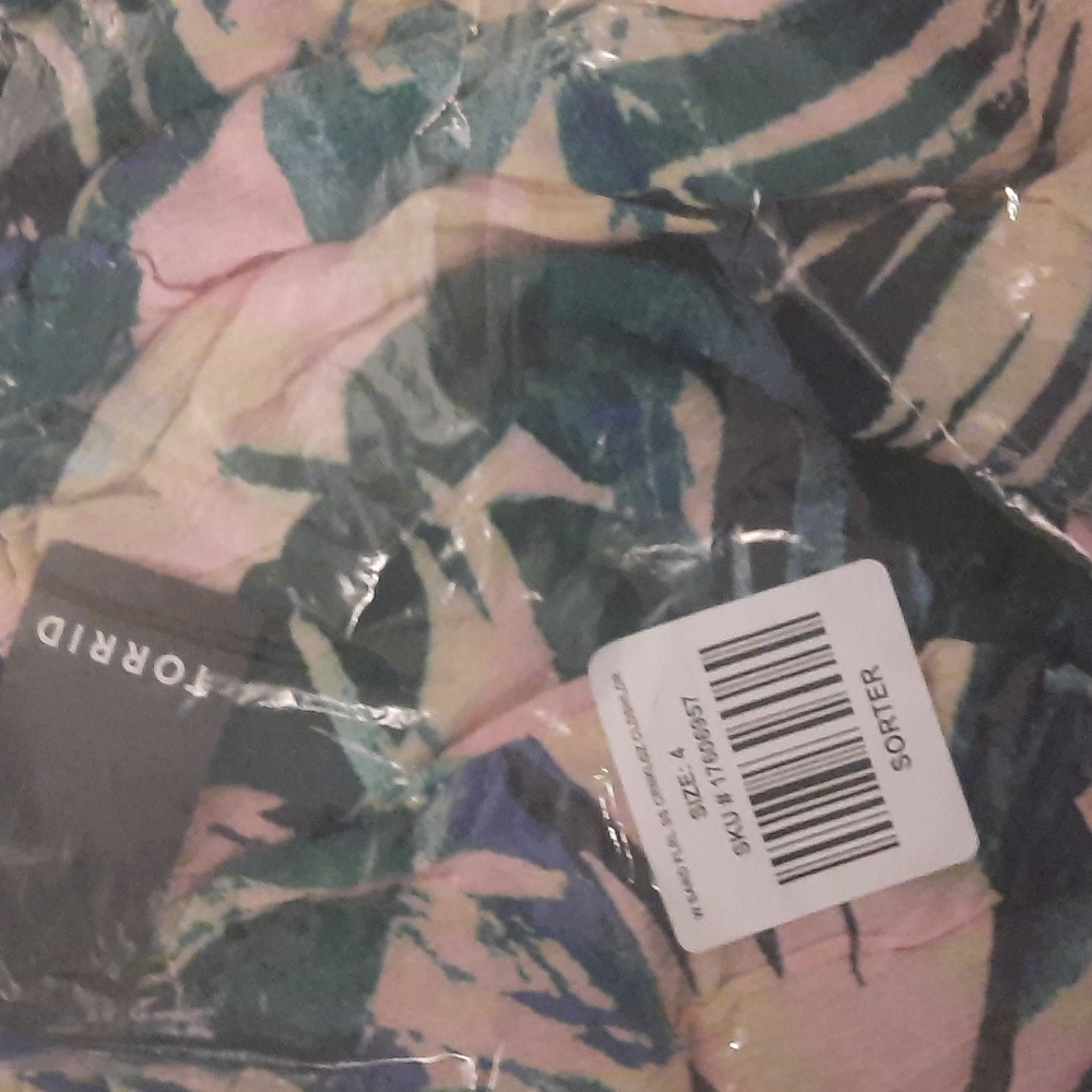 Torrid Crinkle Gauze Cold Shoulder Tropical Ruffle Top - Picture 10 of 10